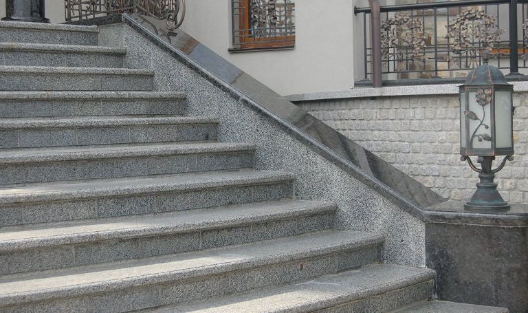 Ступени из гранита